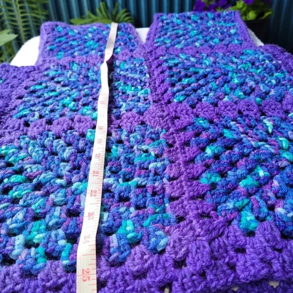 Vintage Handcrafted Handmade Crochet Vest Purple and Turquoise Medium 70s Comfy - Picture 11 of 12